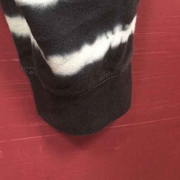 Old navy Tie-dye line sweats - Picture 6 of 6